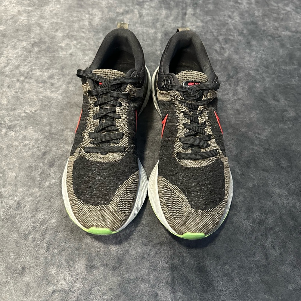Nike Infinity React Flyknit 2 Black Red Green Sz 11 CT2357-200